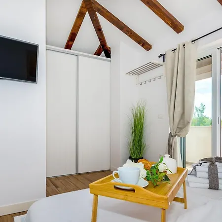 فيلة Sunrise Dubrava شيبينيك