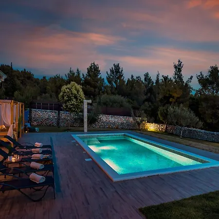 فيلة Sunrise Dubrava *