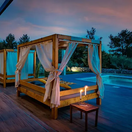 فيلة Sunrise Dubrava