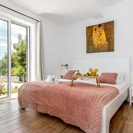 Sunrise Dubrava فيلة شيبينيك